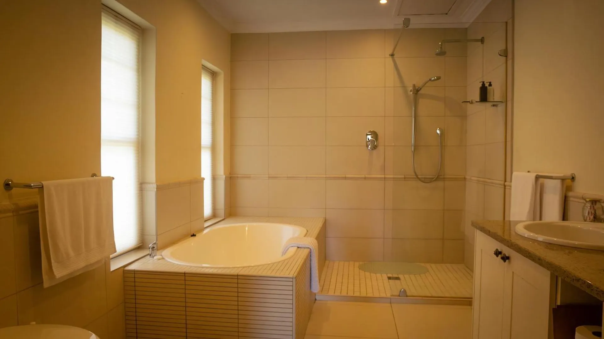 Rustic Manor Guest House Tokai