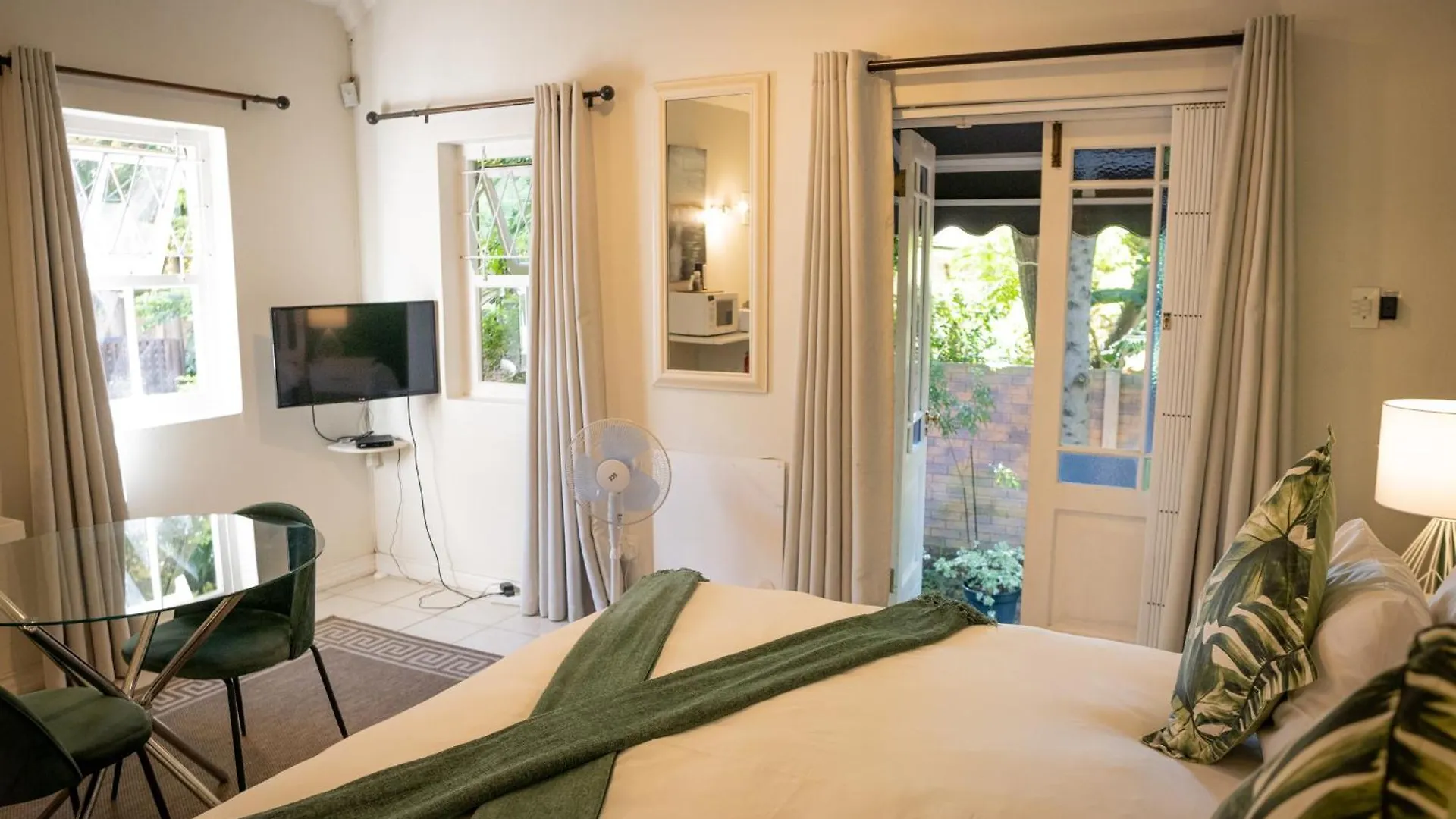 Rustic Manor Guest House Tokai